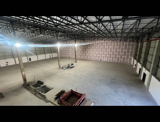 3,743M² WAREHOUSE TO LET IN SPARTAN